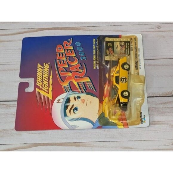 Johnny Lightning Speed Racer 2000 Yellow Die-Cast Car & Carded Token - Picture 4 of 4